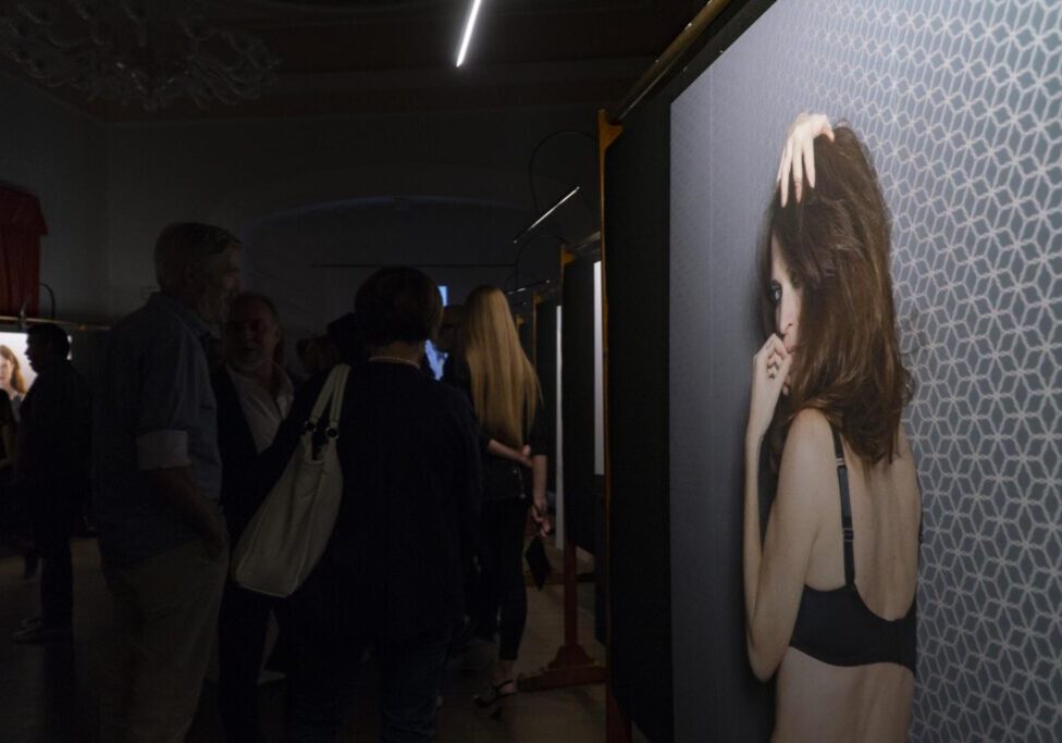 Reportage fotografico mostra fotografica - Alessandro Bianchi e Jane Alexander - Talia Visual foto grafica e video Firenze Toscana